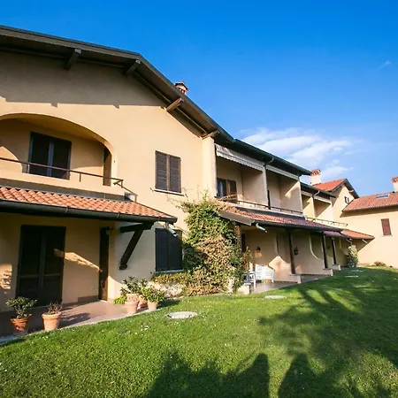 Сasa de vacaciones Sleeps 7 Sala Comacina
